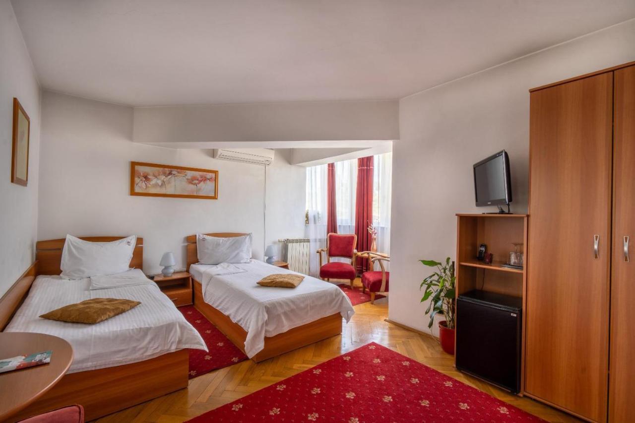 Villa-Hotel Escala Cluj-Napoca Eksteriør bilde