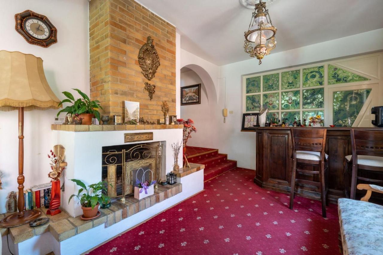 Villa-Hotel Escala Cluj-Napoca Eksteriør bilde