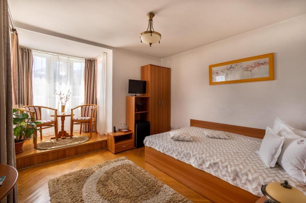 Villa-Hotel Escala Cluj-Napoca Eksteriør bilde