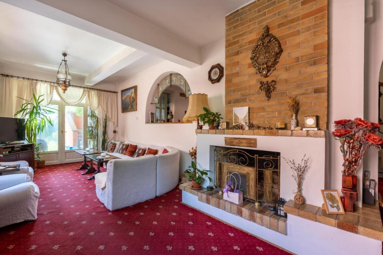 Villa-Hotel Escala Cluj-Napoca Eksteriør bilde