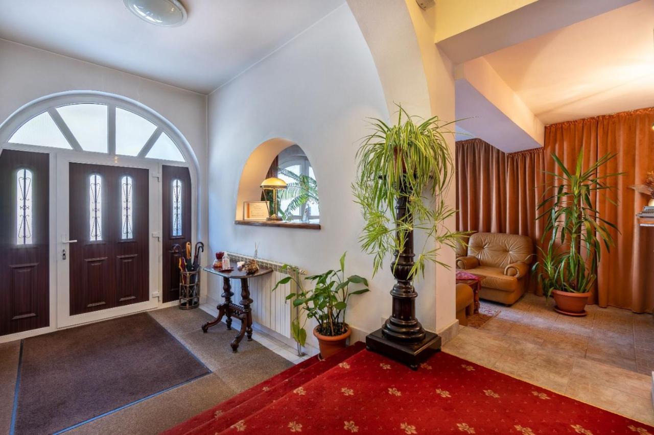 Villa-Hotel Escala Cluj-Napoca Eksteriør bilde