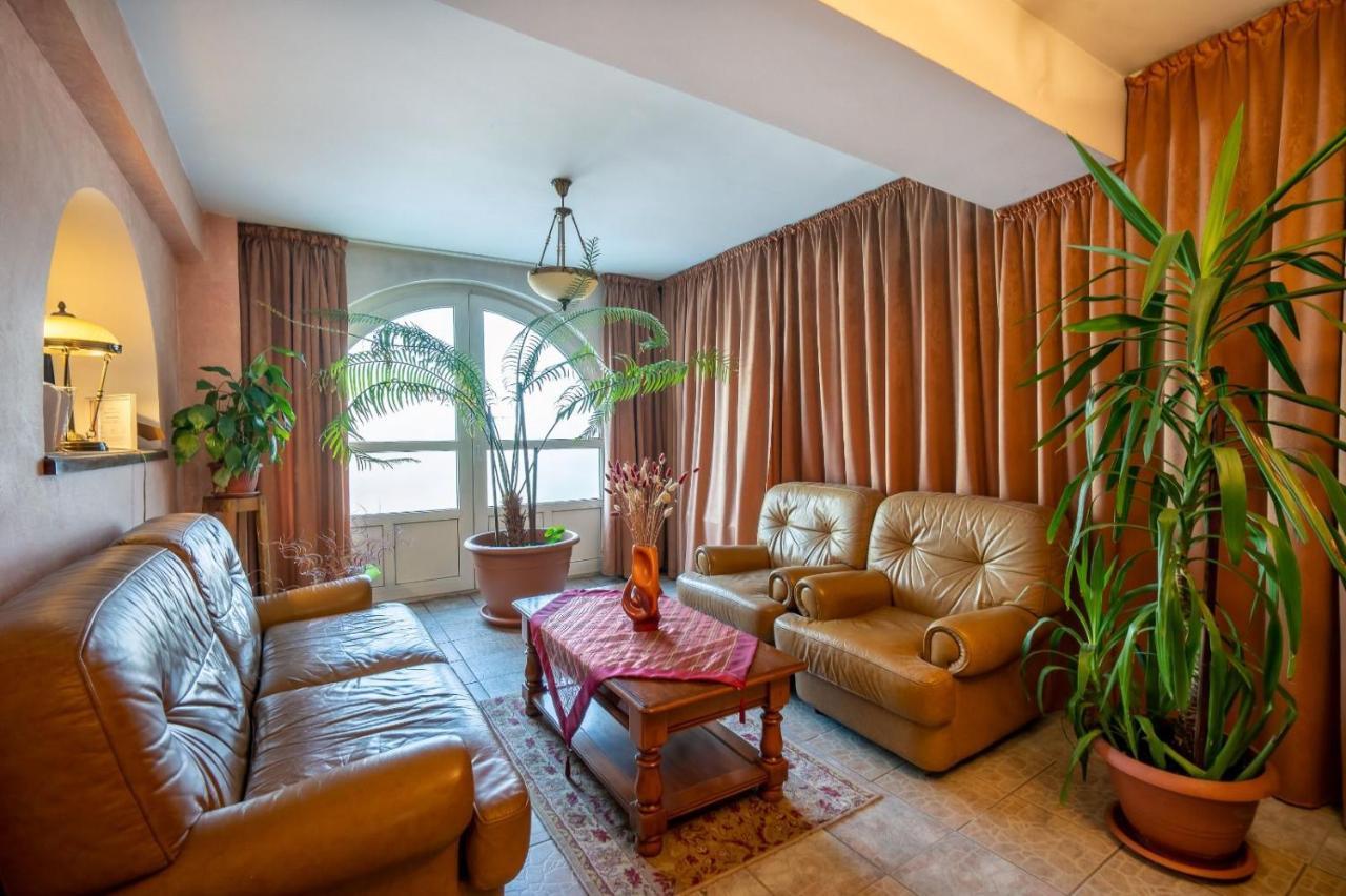 Villa-Hotel Escala Cluj-Napoca Eksteriør bilde