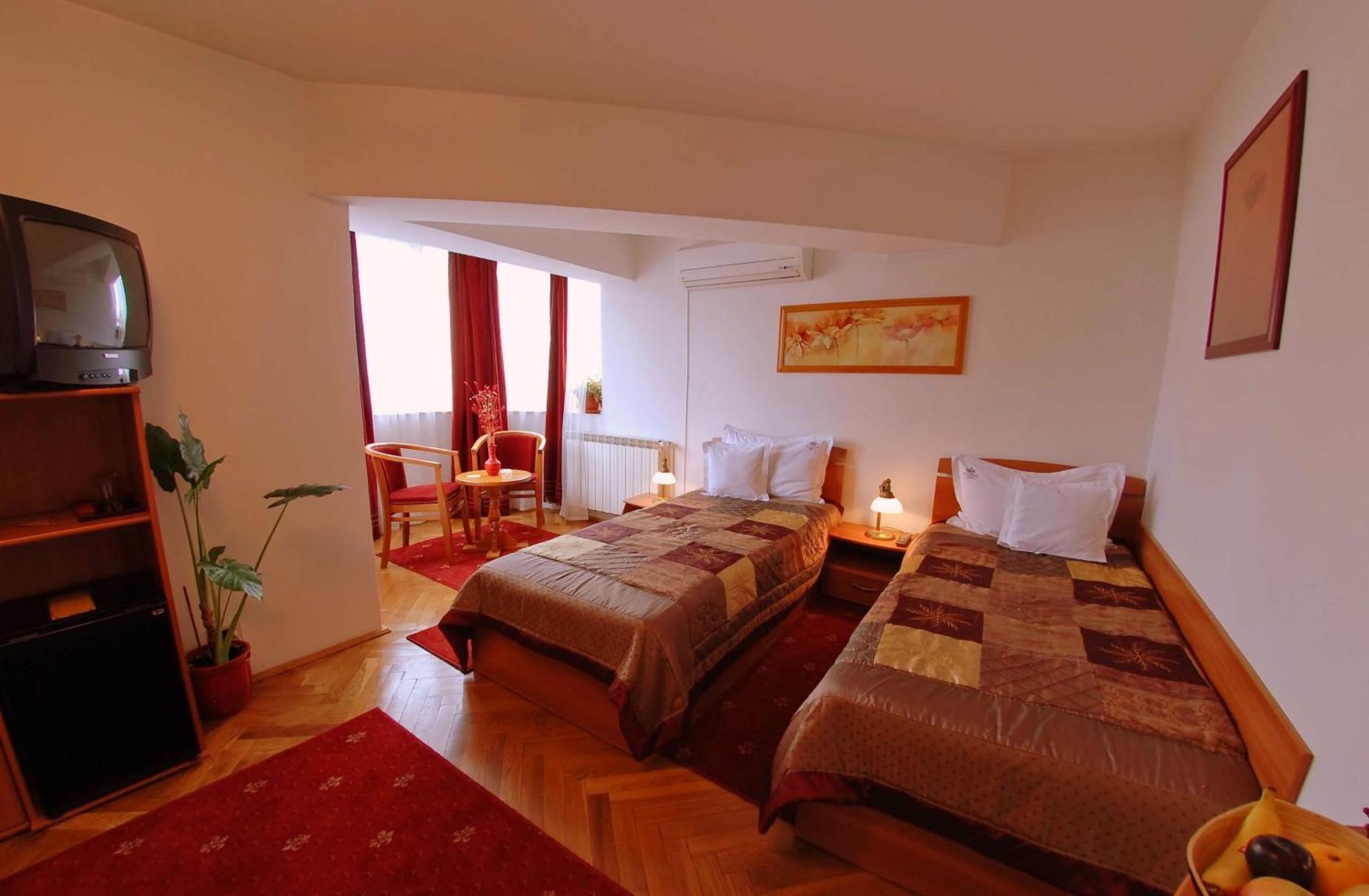 Villa-Hotel Escala Cluj-Napoca Eksteriør bilde