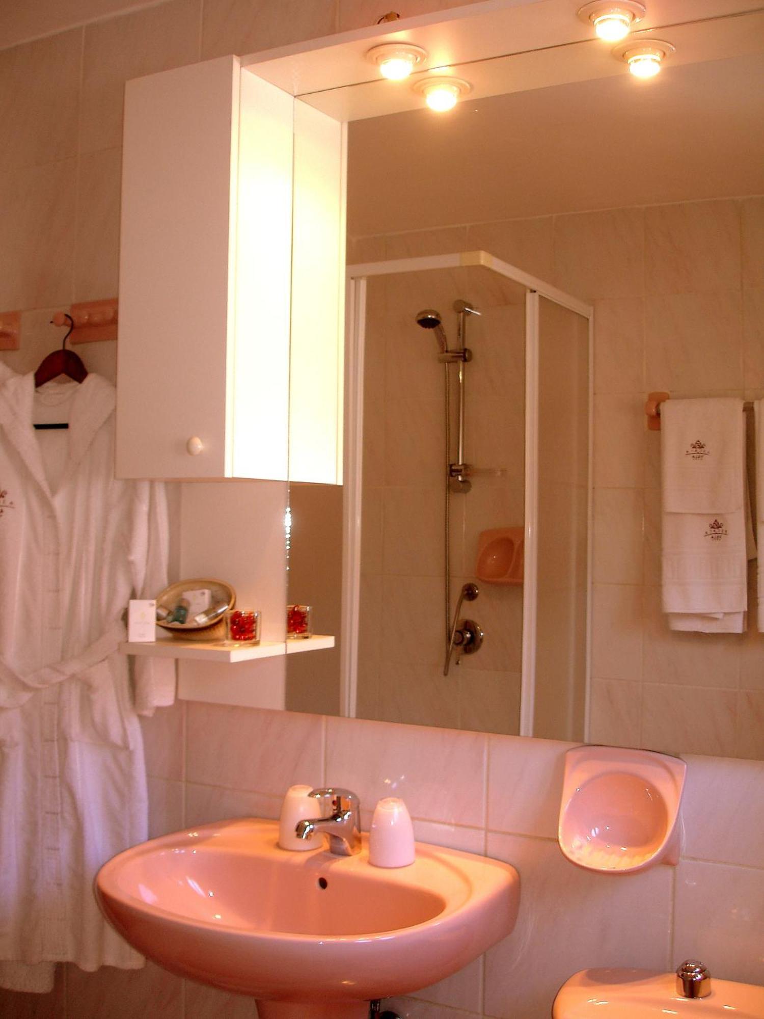 Villa-Hotel Escala Cluj-Napoca Eksteriør bilde