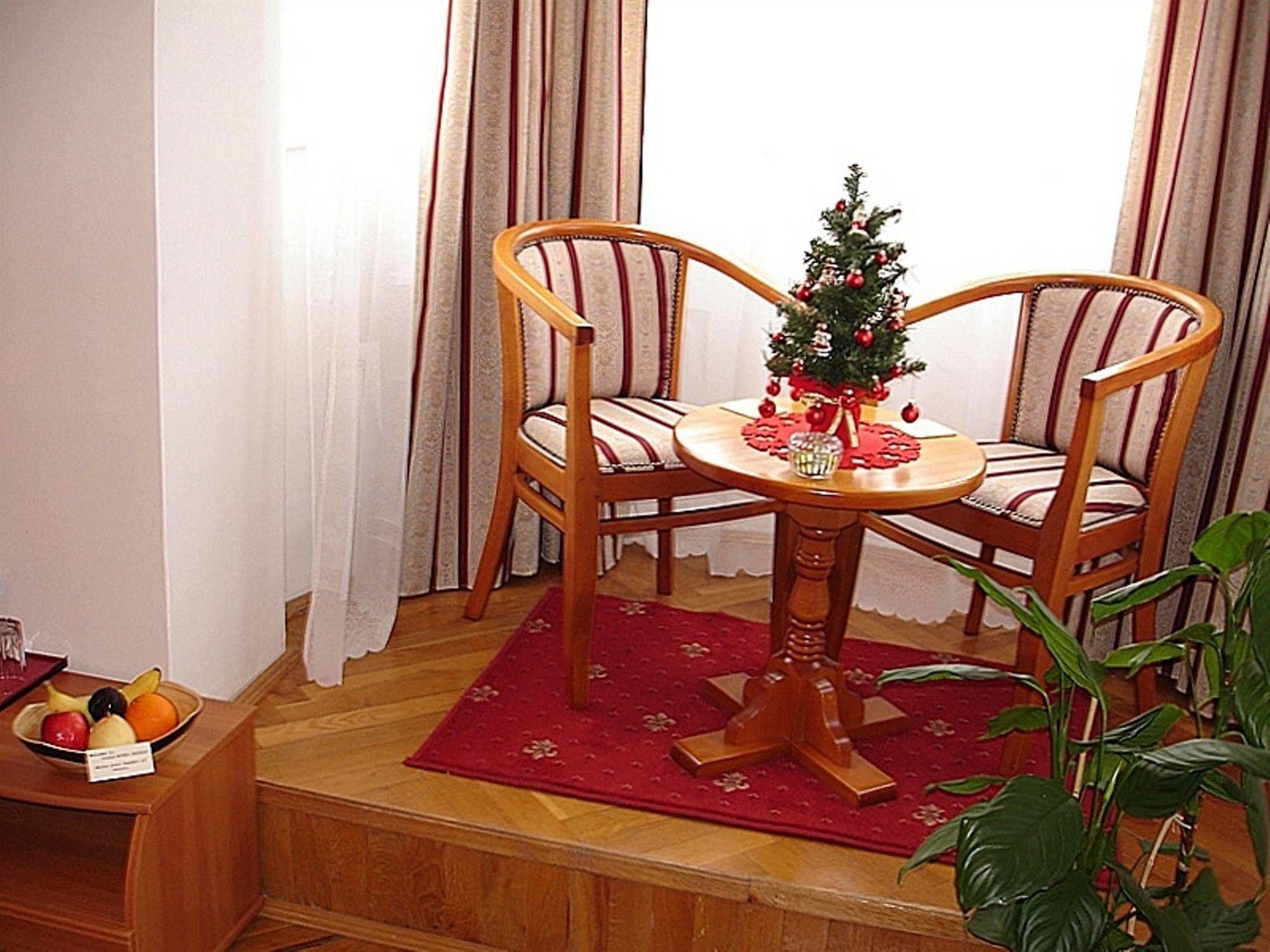 Villa-Hotel Escala Cluj-Napoca Eksteriør bilde