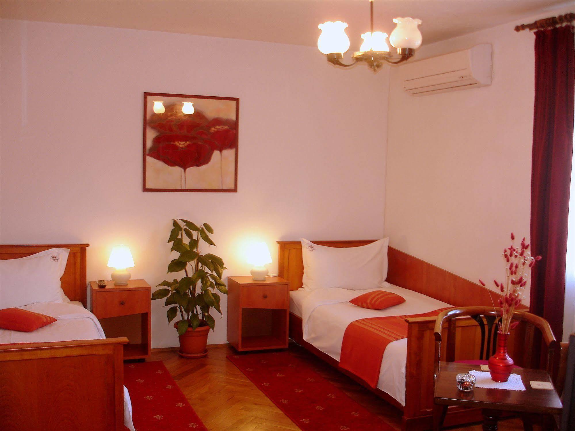 Villa-Hotel Escala Cluj-Napoca Eksteriør bilde