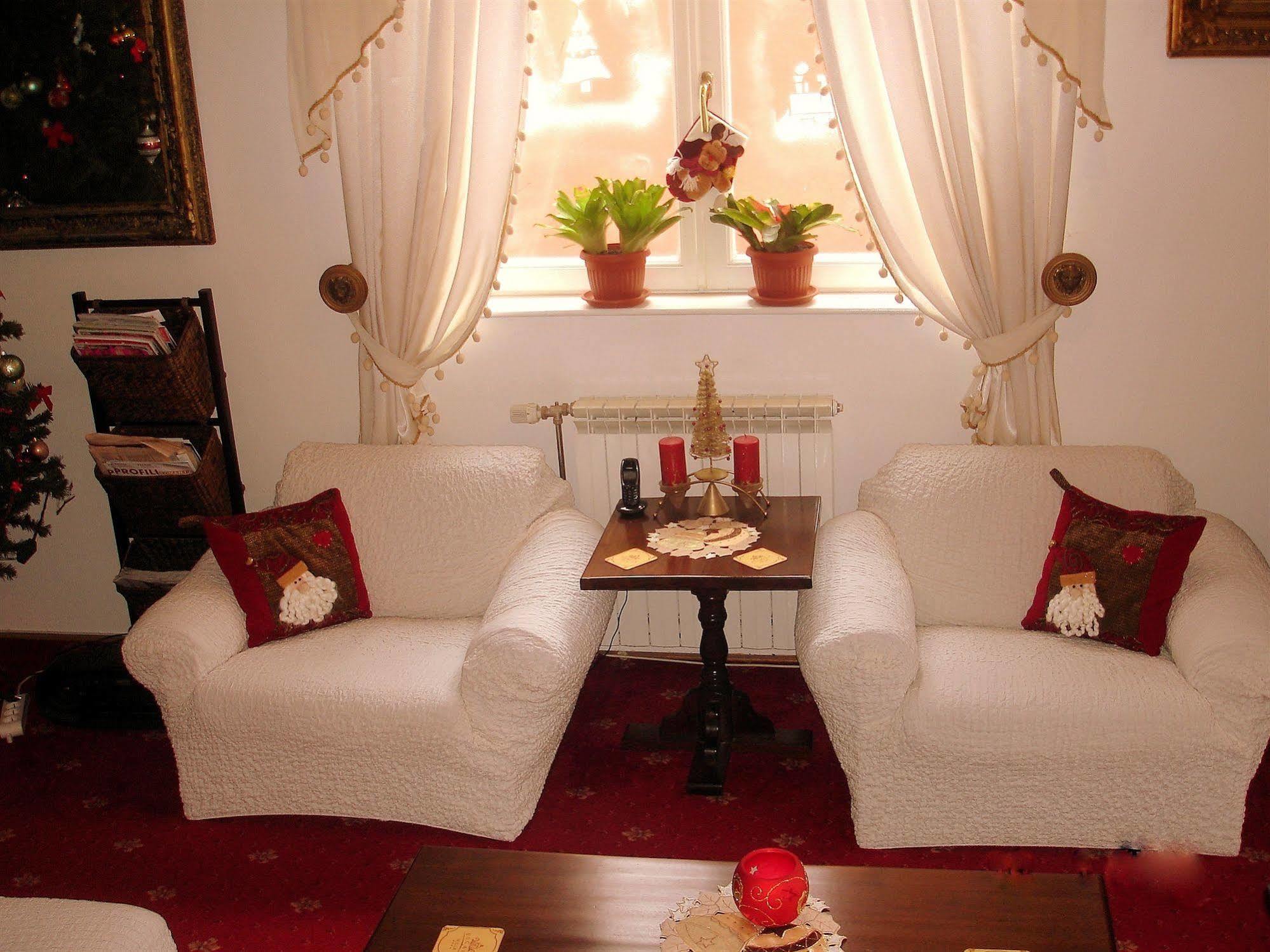 Villa-Hotel Escala Cluj-Napoca Eksteriør bilde
